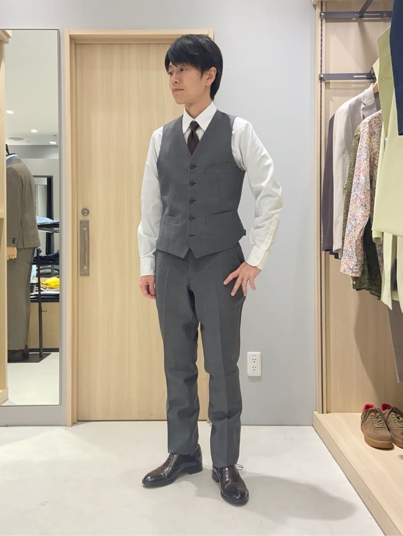 わいずみさんの「TAKEO KIKUCHI｜【Three by Three】シャイニーシャークピンヘッド スーツ/3ピース対応可」を使ったコーディネート