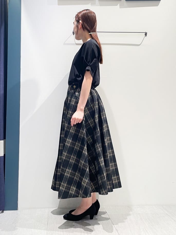 haruさんの「grove｜【ふわっと心地よい足入れ】やわここち(R)Vカットパンプス」を使ったコーディネート
