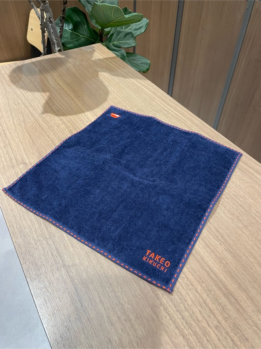 コウノ モトヤさんの「TAKEO KIKUCHI｜【Made in JAPAN】タオルハンカチ」を使ったコーディネート