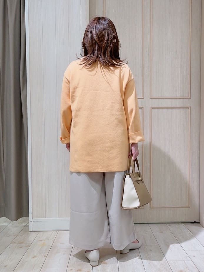 えりっこさんの「SHOO･LA･RUE｜【通勤/デイリー/セットアップ可】マルチに使える カットジョーゼット ワイドパンツ」を使ったコーディネート