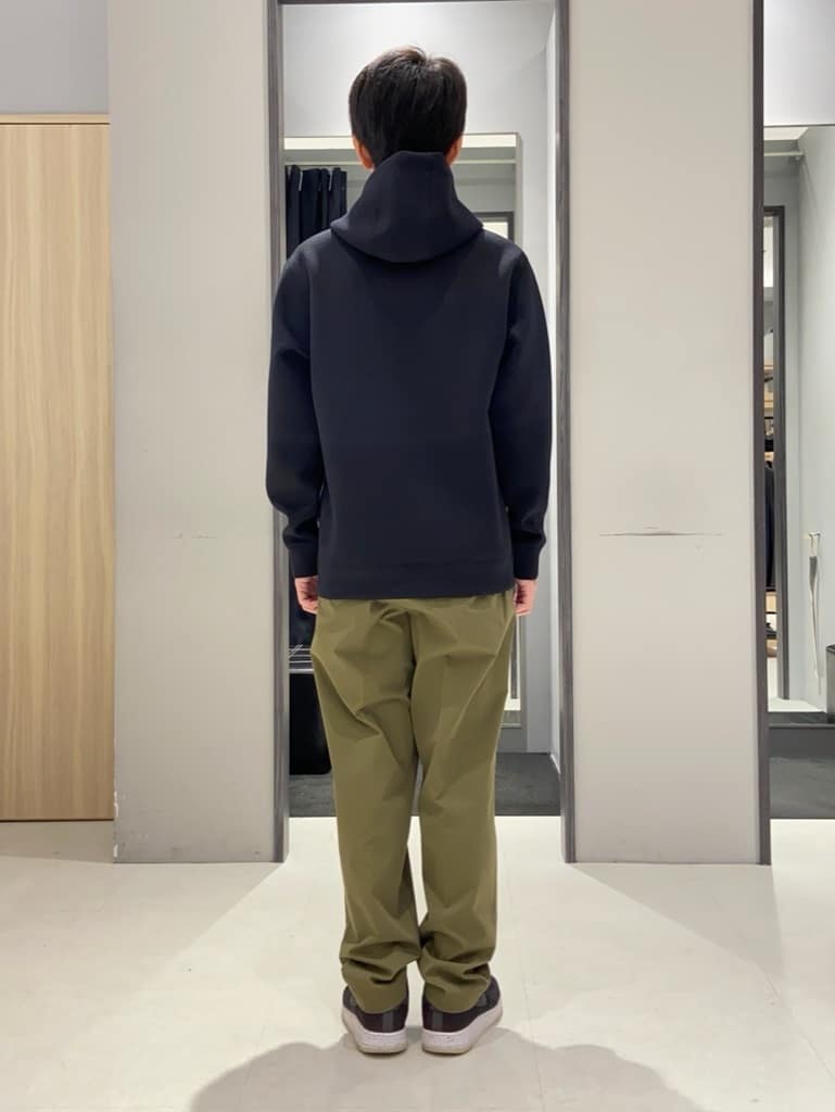 わいずみさんの「TAKEO KIKUCHI｜【多機能・軽量】シャドーライン リュック」を使ったコーディネート