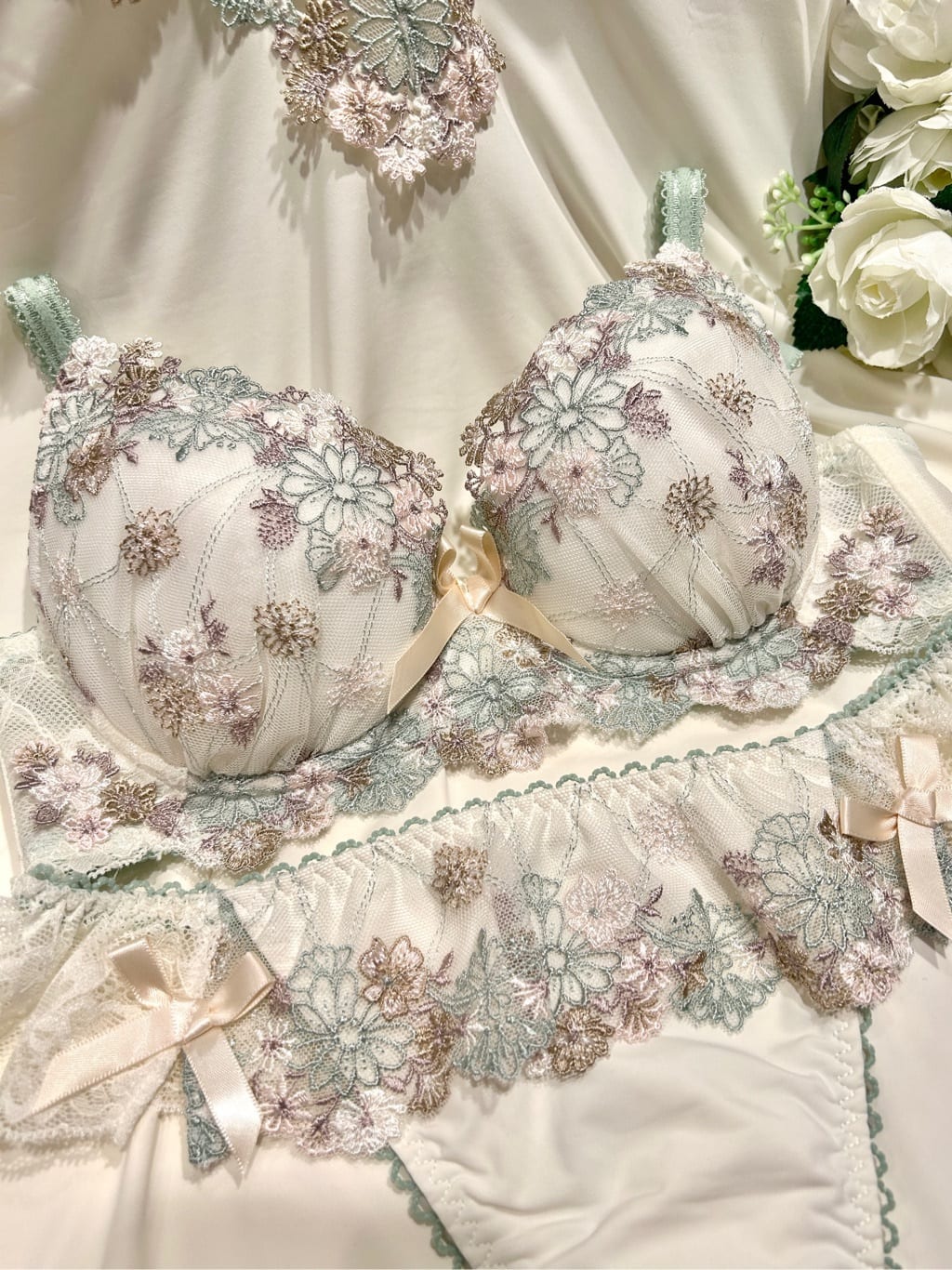 ichiさんの「Risa Magli｜アレッタ ブラジャー（E-F）＜サイドシェイプ＞」を使ったコーディネート
