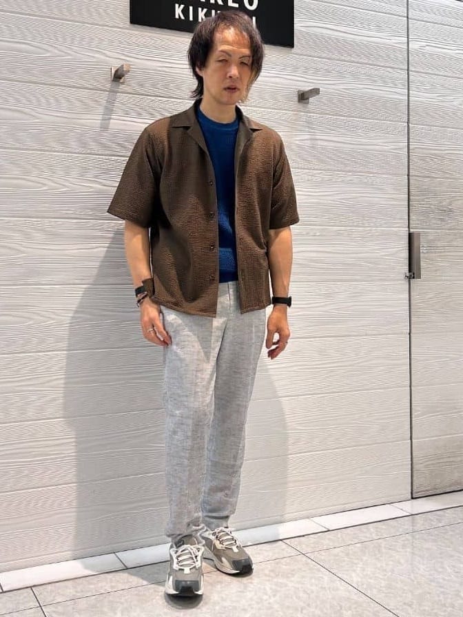 井出恭輔さんの「TAKEO KIKUCHI｜【尾州織】リネンブレンド メッシュパンツ」を使ったコーディネート