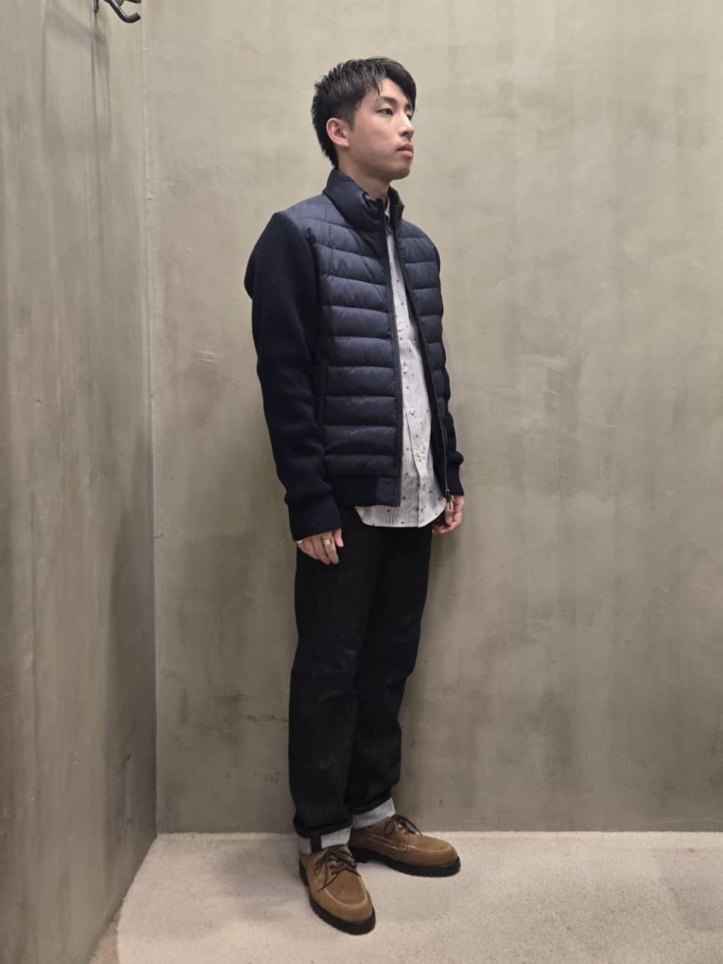 白木駆さんの「TAKEO KIKUCHI｜ハットモチーフ ジャカード ストライプ シャツ」を使ったコーディネート