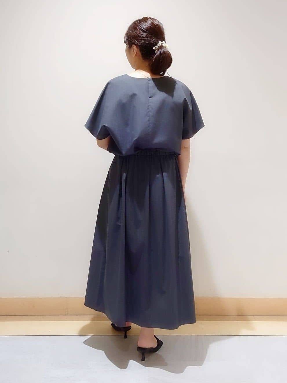 TOMOMIさんの「INDIVI｜【セレモニーにおすすめ！】パール調トップネックレス」を使ったコーディネート