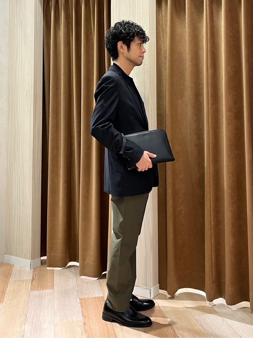 URAさんの「TAKEO KIKUCHI｜【全7サイズ&times;8色展開！】トップマルチヘリンボン パンツ」を使ったコーディネート