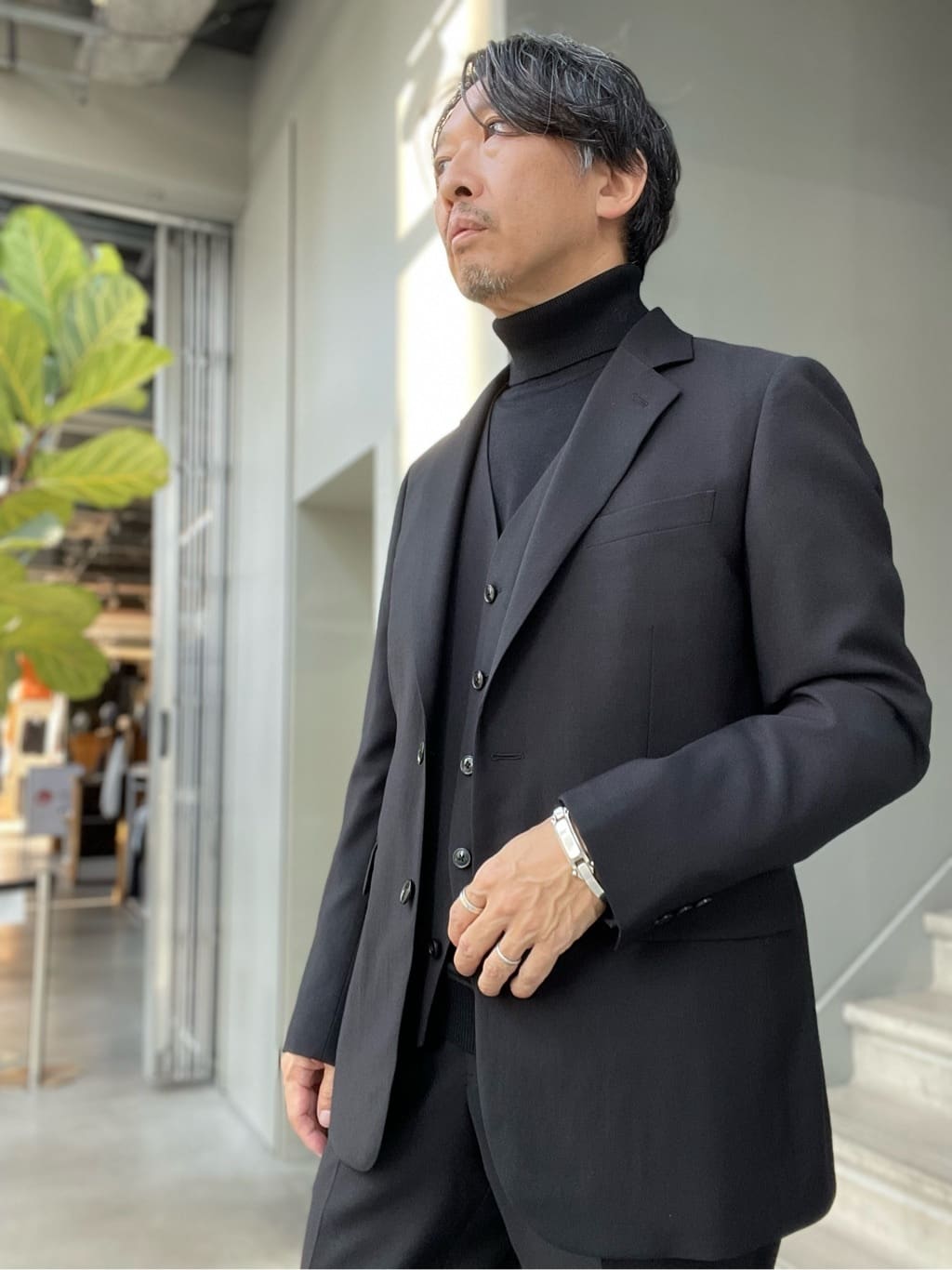 デザイナーTAKEman さんの「TAKEO KIKUCHI｜【Sサイズ～】ディープブラック ヴェスト」を使ったコーディネート