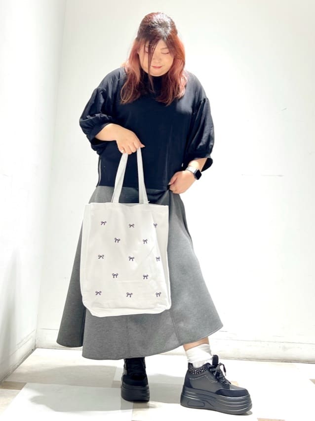 yumiさんの「ESPERANZA｜リボン刺繍キャンバストートバッグ」を使ったコーディネート