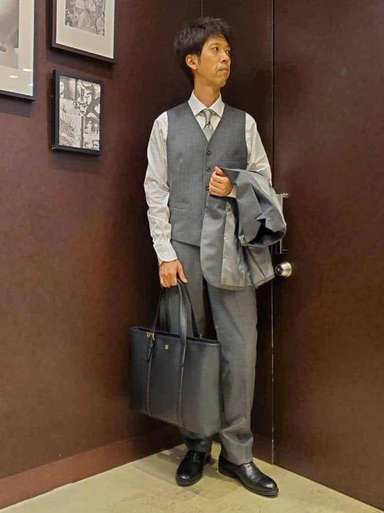 ishidaさんの「TAKEO KIKUCHI｜【Three by Three】シャイニーシャークピンヘッド スーツ/3ピース対応可」を使ったコーディネート