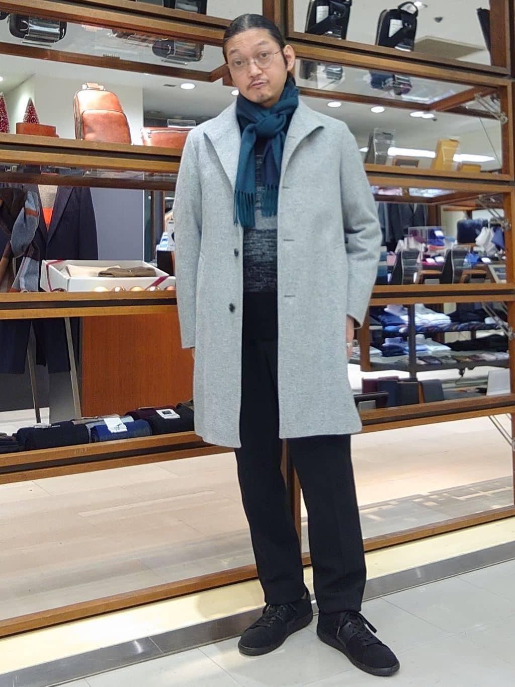 かしげるさんの「TAKEO KIKUCHI｜【ウールカシミヤブレンド】ビーバー調 スタンドカラー コート」を使ったコーディネート