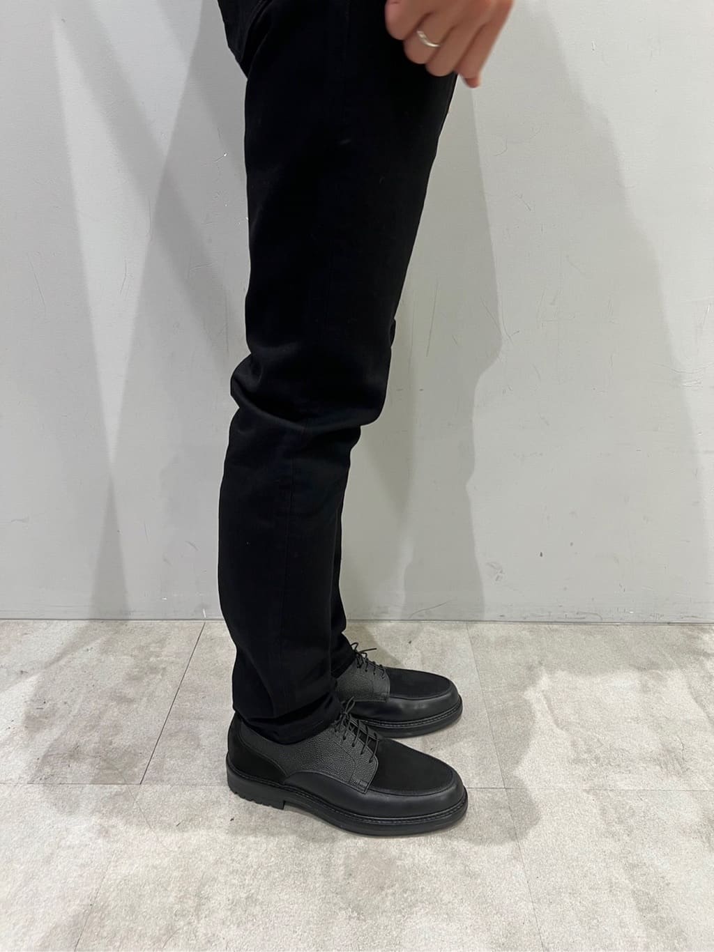 SHOOさんの「TAKEO KIKUCHI｜【Sサイズ～】ストレッチ デニム パンツ」を使ったコーディネート