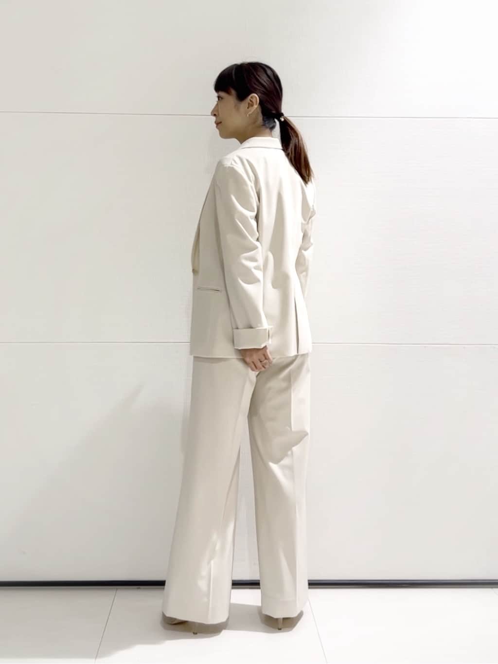 𝑹𝑶𝑴𝑰さんの「INDIVI｜」を使ったコーディネート