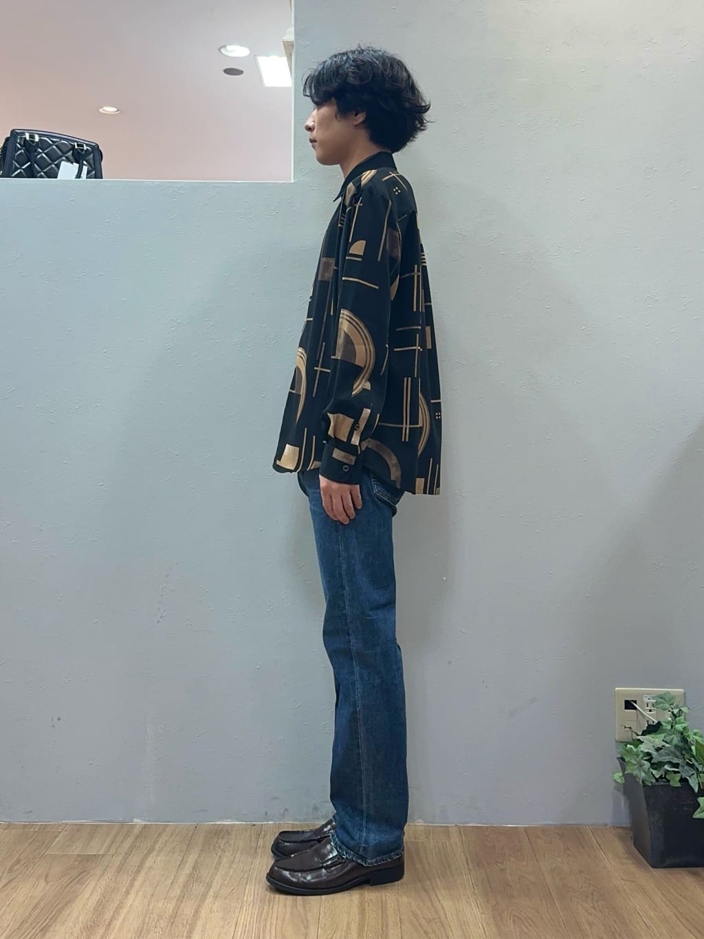 Uさんの「TAKEO KIKUCHI｜【モンスターストレッチ】日本製 ウォッシュド デニムパンツ」を使ったコーディネート