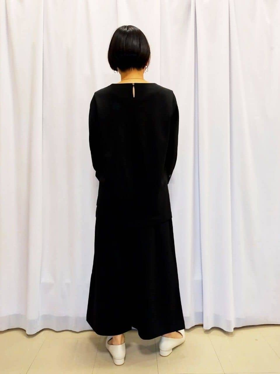 あんさんの「SHOO･LA･RUE｜【通勤/デイリー/セットアップ可】マルチに使える カットジョーゼット ワイドパンツ」を使ったコーディネート