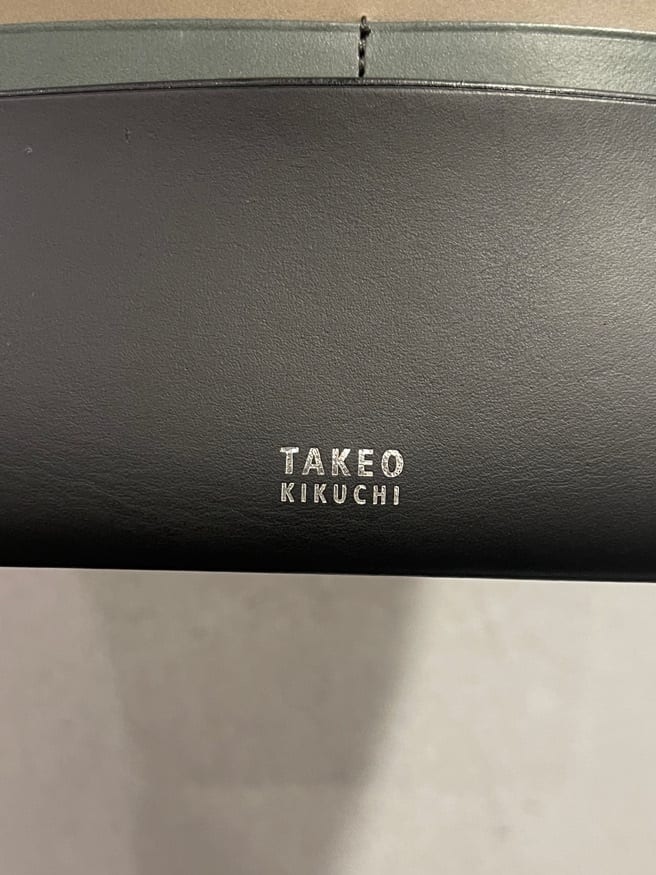 松村泰輔さんの「TAKEO KIKUCHI｜アンティーク調レザー 2つ折り長財布」を使ったコーディネート