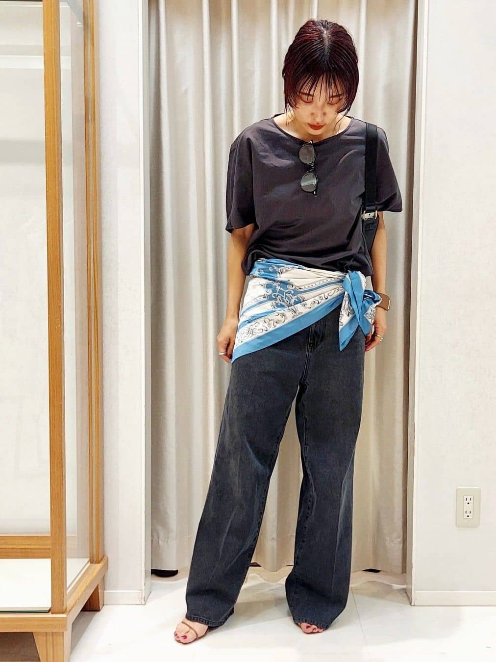 MIYAMOTOさんの「UNTITLED｜【手洗い／88cm正方形】エンブレムプリントスカーフ」を使ったコーディネート