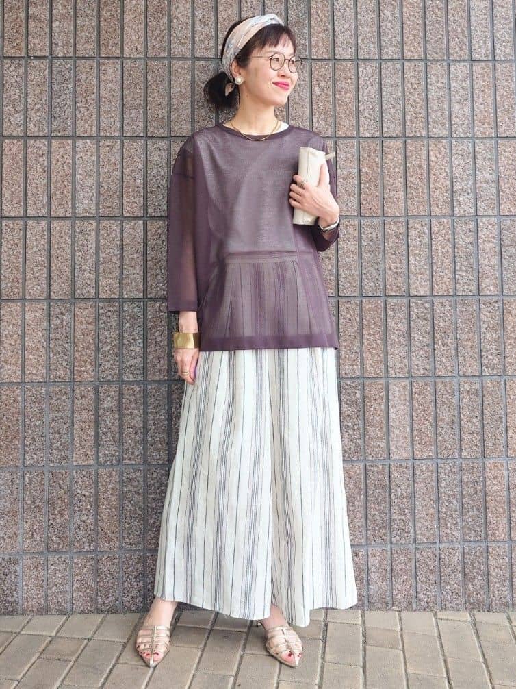 MUTSUKOさんの「UNTITLED｜【手洗い／88cm正方形】エンブレムプリントスカーフ」を使ったコーディネート