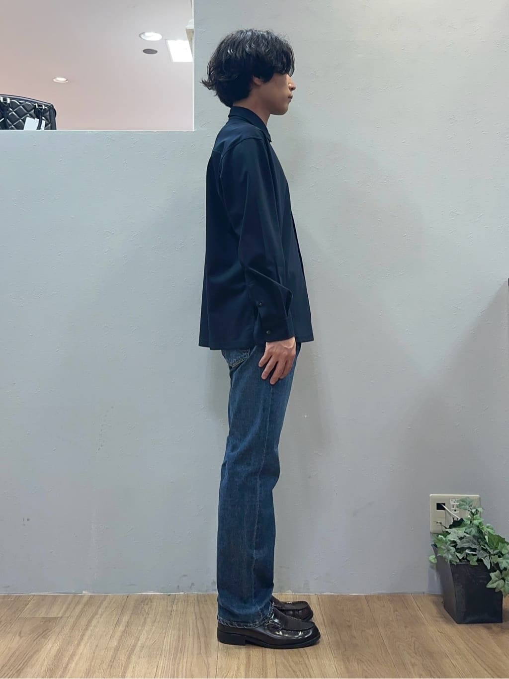 Uさんの「TAKEO KIKUCHI｜【モンスターストレッチ】日本製 ウォッシュド デニムパンツ」を使ったコーディネート