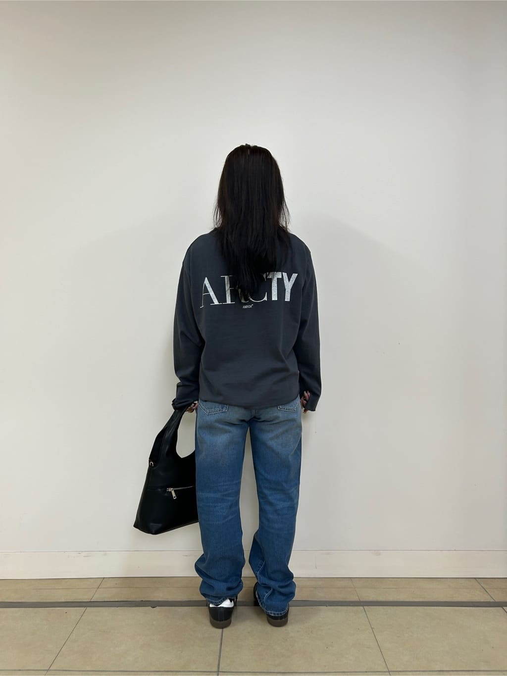 とりみさんの「DRESSTERIOR｜【ウォッシャブル】テーパードコンフォートデニム」を使ったコーディネート