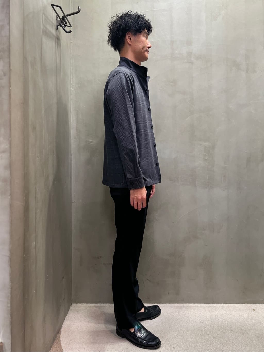 mutoさんの「TAKEO KIKUCHI｜【ONOFF対応】TRダブルニット ストレッチパンツ」を使ったコーディネート