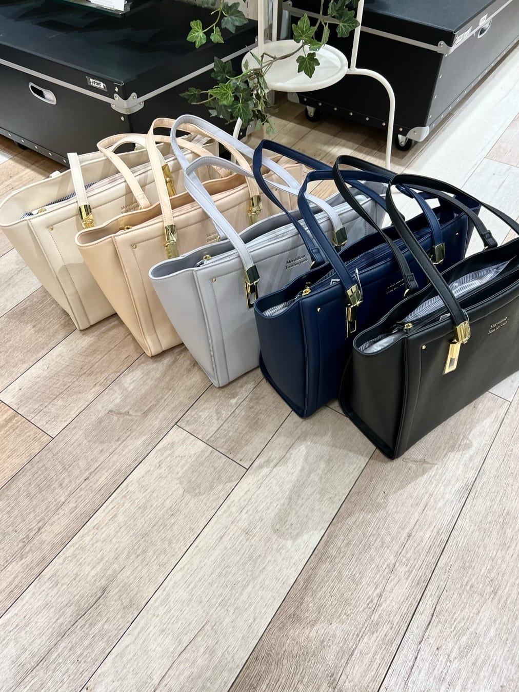 yumiさんの「ESPERANZA｜ロゴ型押し3層トート」を使ったコーディネート
