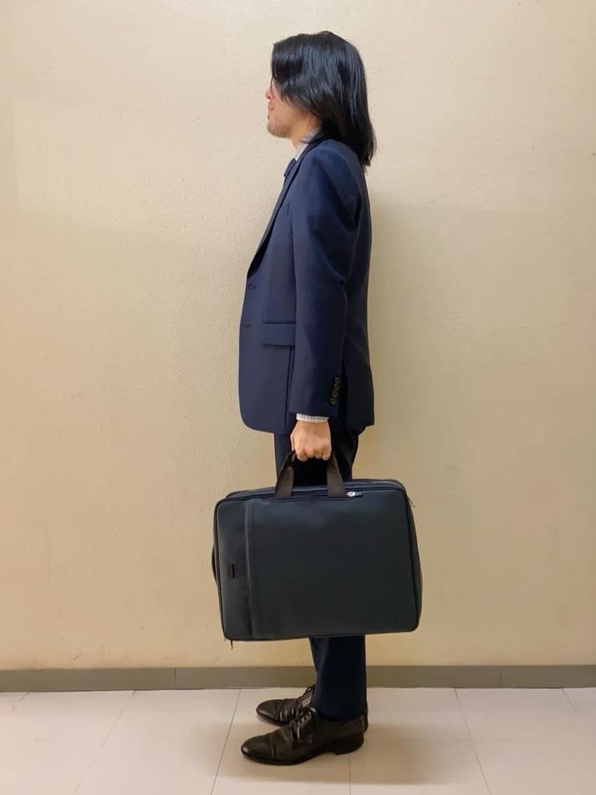 及川さんの「TAKEO KIKUCHI｜【Three by Three】シャイニーシャークピンヘッド スーツ/3ピース対応可」を使ったコーディネート