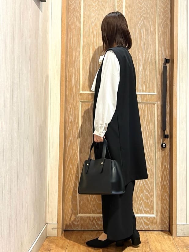 meiさんの「SHOO･LA･RUE｜【通勤/デイリー/セットアップ可】マルチに使える カットジョーゼット ワイドパンツ」を使ったコーディネート