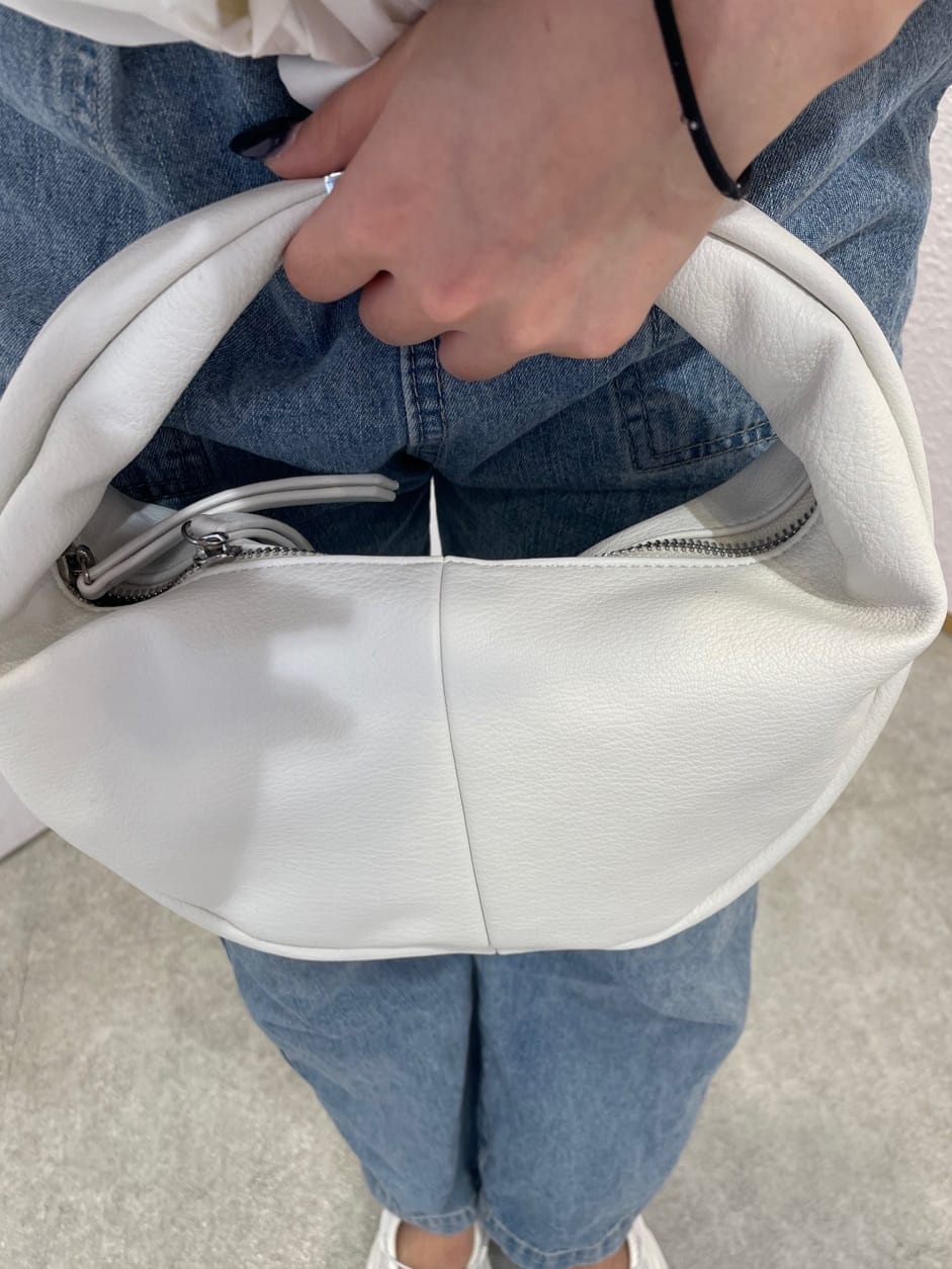 ひなさんの「ESPERANZA｜横型ワンハンドル手提げ」を使ったコーディネート
