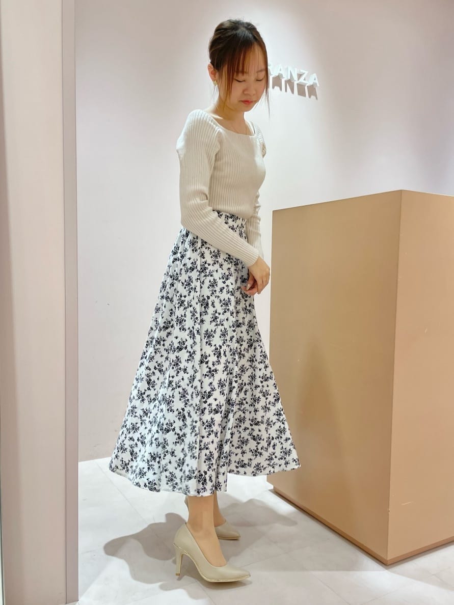 azusaさんの「ESPERANZA｜【レイン対応/12時間パンプス】約8.5cm　歩きやすくて疲れにくい」を使ったコーディネート