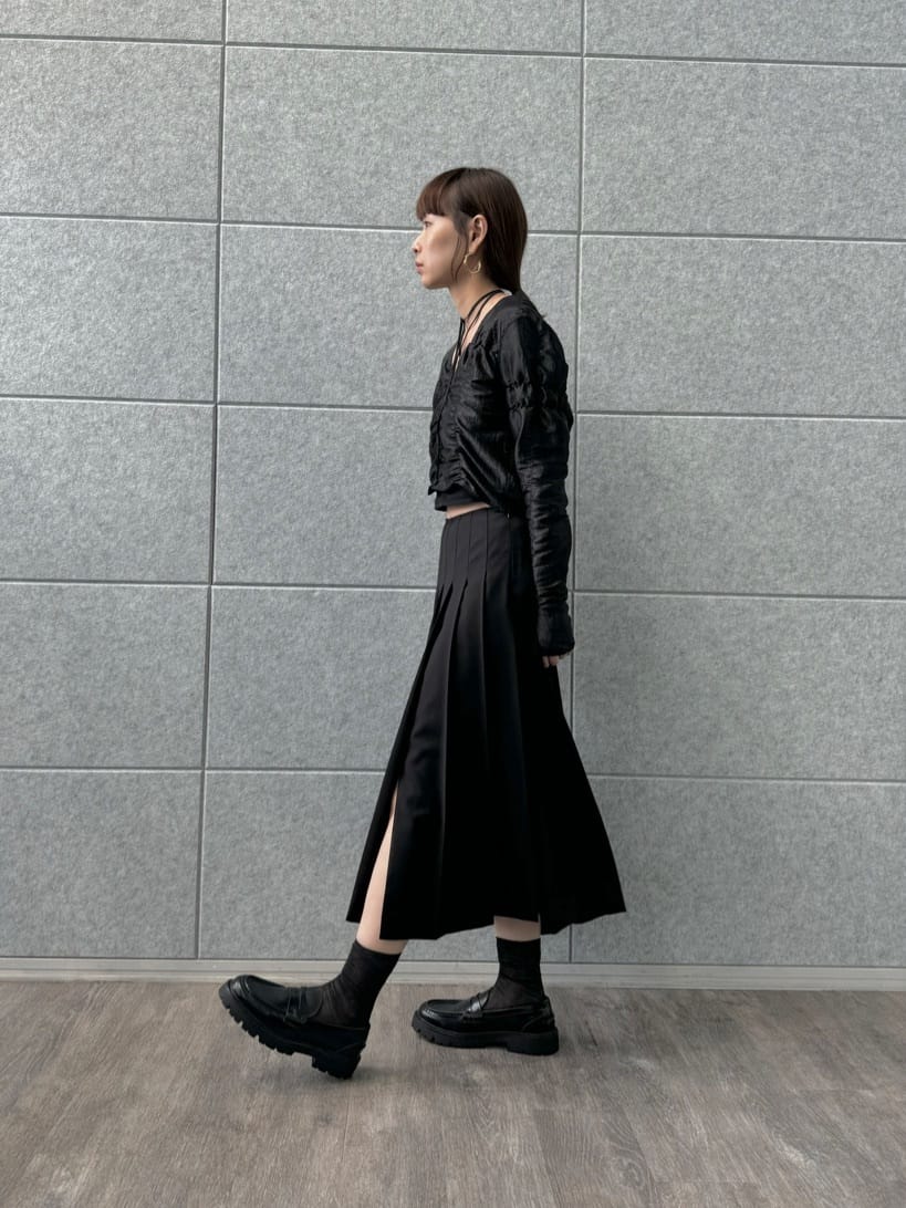 designer yukaさんの「CODE A｜gathered shiny blouse」を使ったコーディネート
