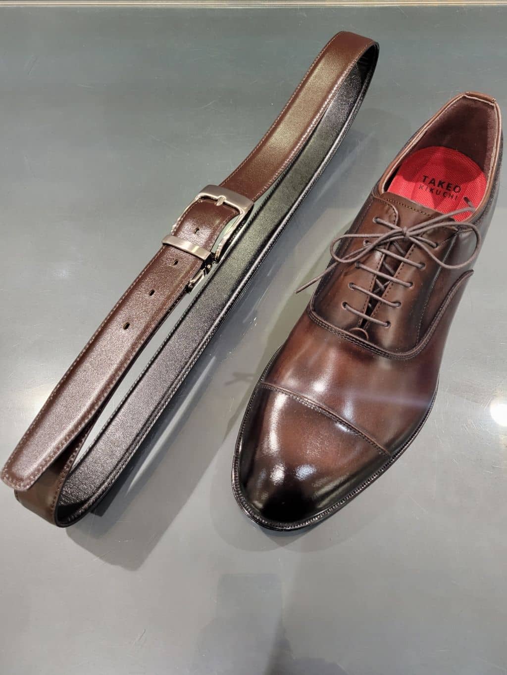 piroyaさんの「TAKEO KIKUCHI｜【リバーシブル/Made in JAPAN】レザー ドレスベルト」を使ったコーディネート