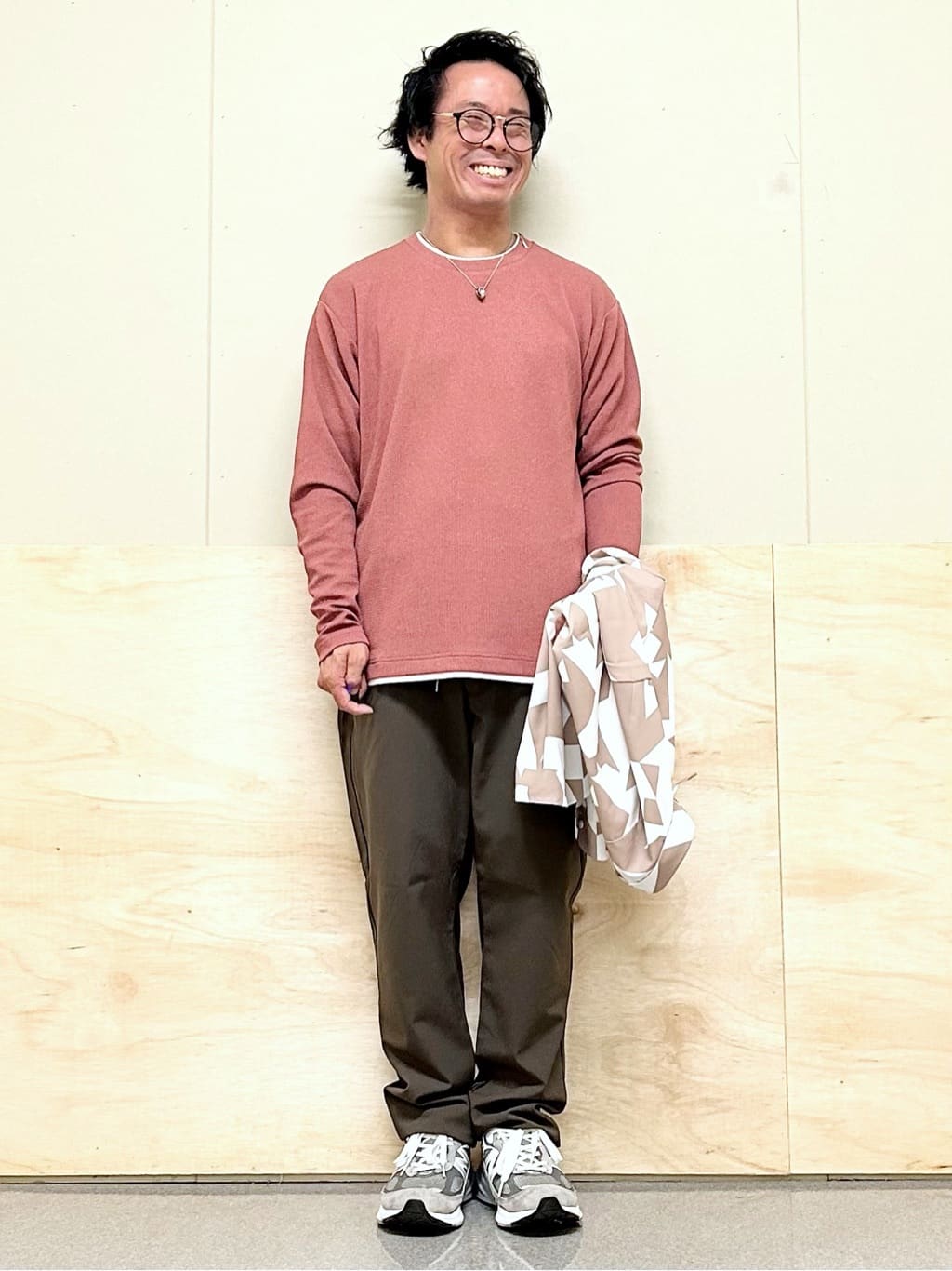 KENJI Iさんの「THE SHOP TK｜サフィアーノミニサコッシュ」を使ったコーディネート