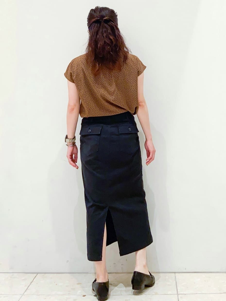 mameさんの「OPAQUE.CLIP｜オーガニックコットン混 ベイカースカート【洗濯機洗い可／ストレッチ】」を使ったコーディネート