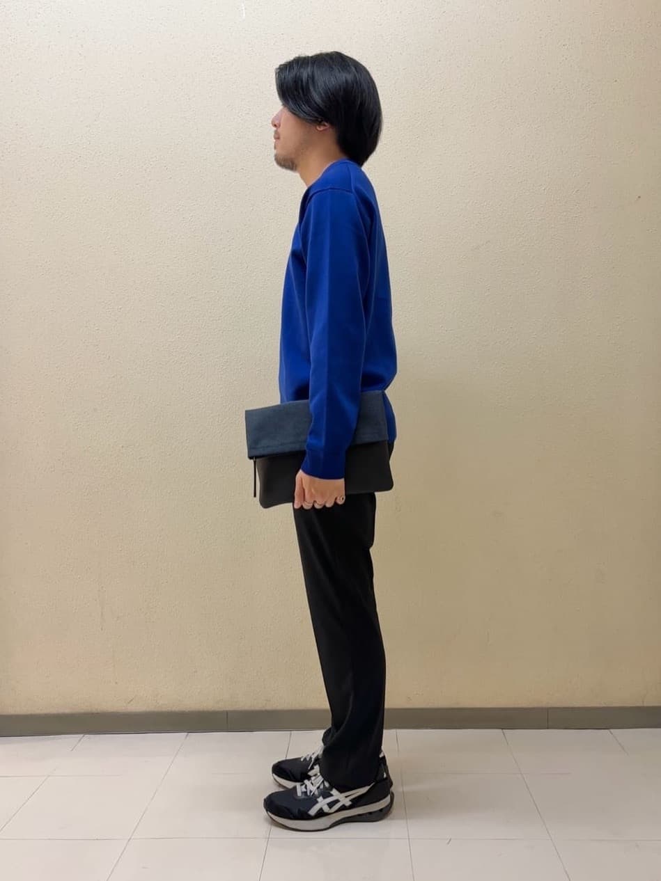 及川さんの「TAKEO KIKUCHI｜【ONOFF対応】TRダブルニット ストレッチパンツ」を使ったコーディネート