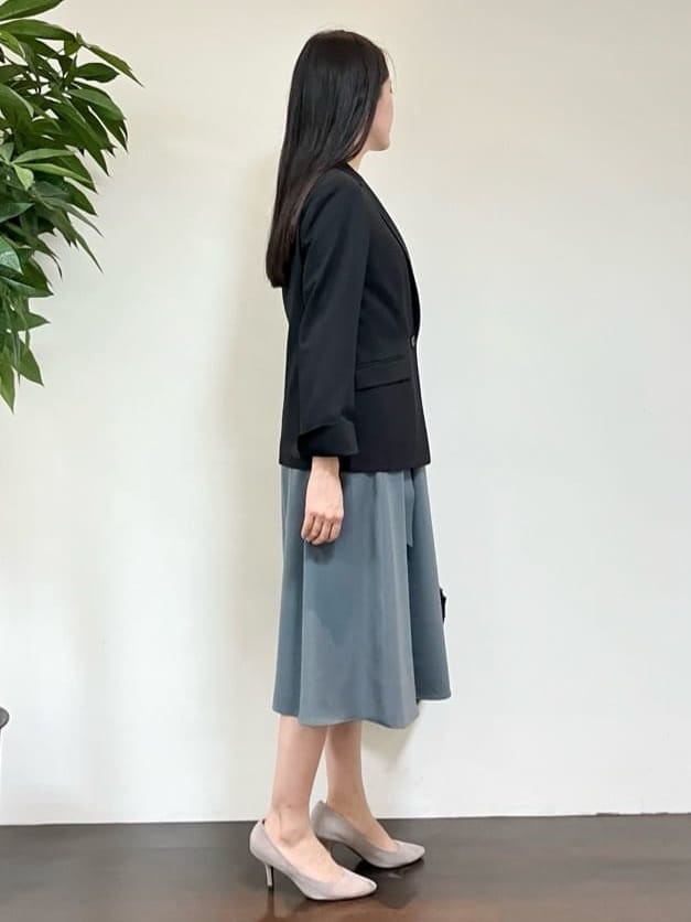 カレンさんの「UNTITLED｜【洗える通勤スーツ】レジェールギャバ ストレッチテーラードジャケット」を使ったコーディネート