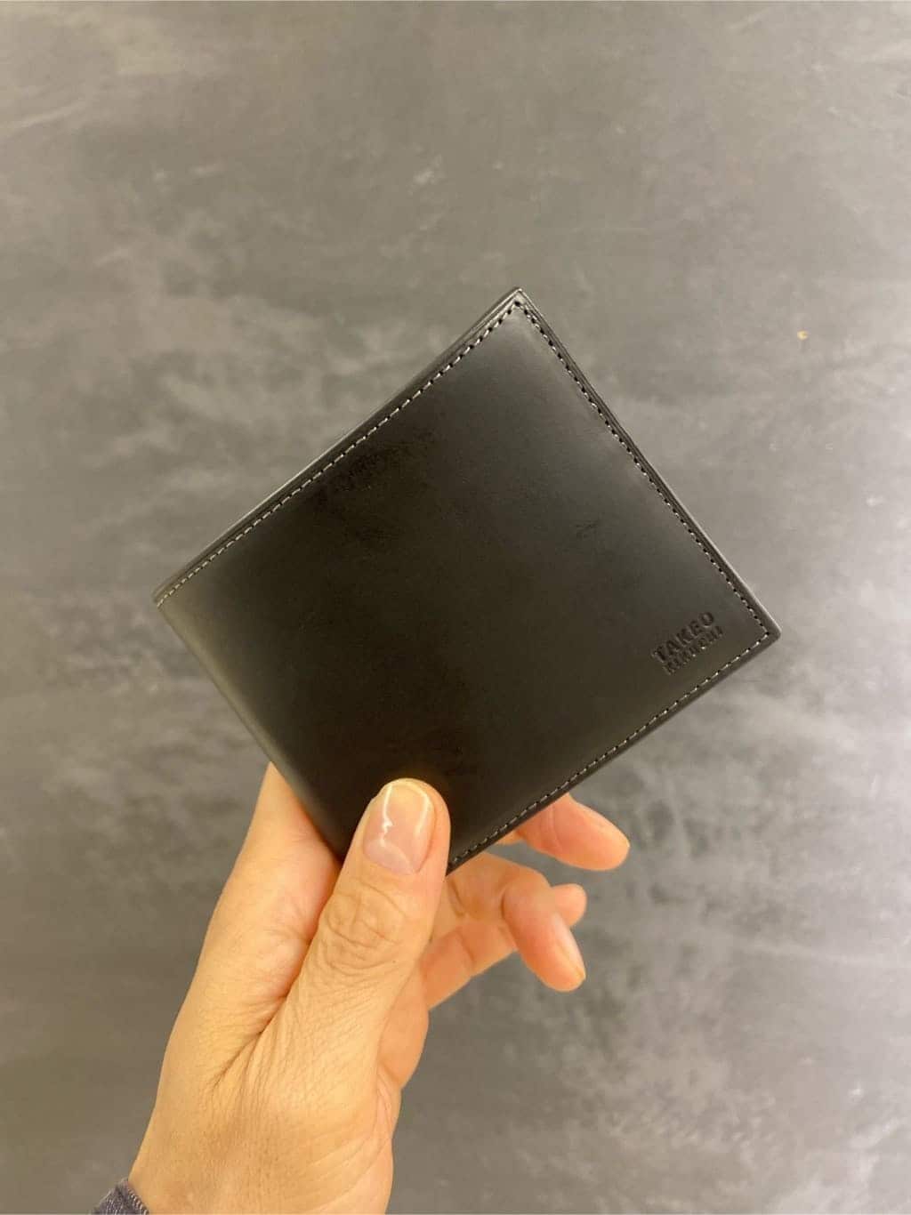 かたやまさんの「TAKEO KIKUCHI｜アンティーク調レザー 2つ折り財布」を使ったコーディネート