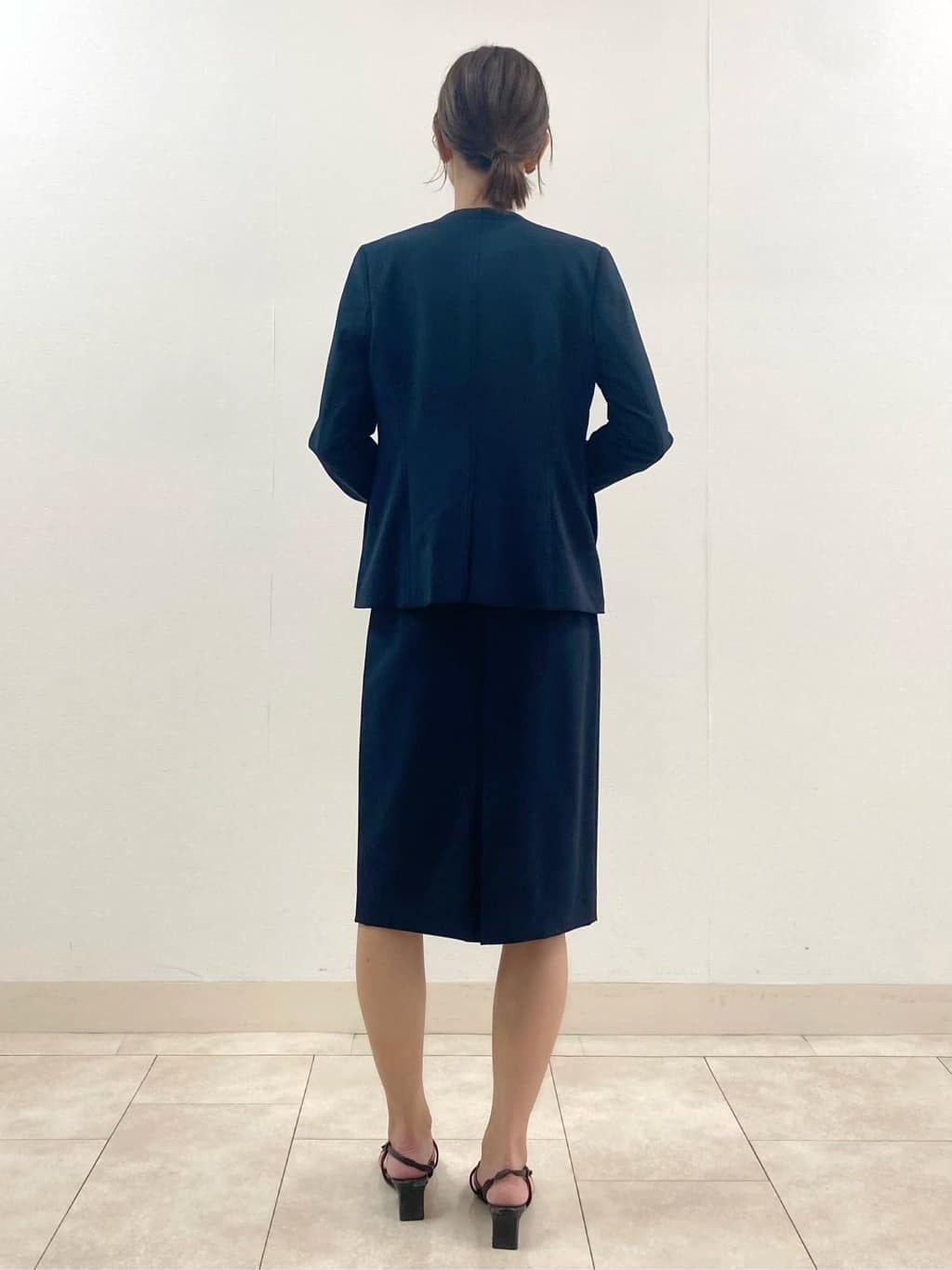 shioriさんの「INDIVI｜【洗える/UVケア/エコ/日本製】ストレッチ ストレートスカート」を使ったコーディネート
