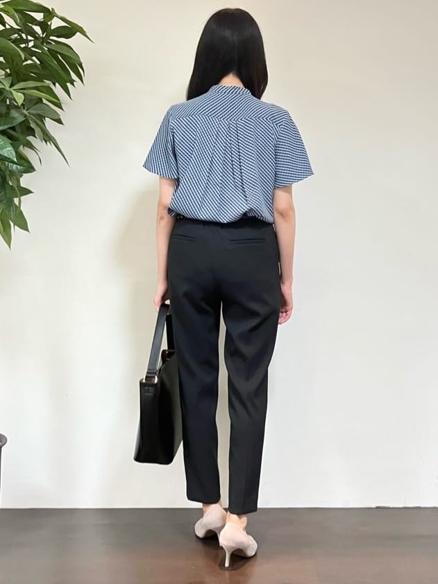 カレンさんの「UNTITLED｜【洗える通勤スーツ】レジェールギャバ ストレッチテーパードパンツ」を使ったコーディネート