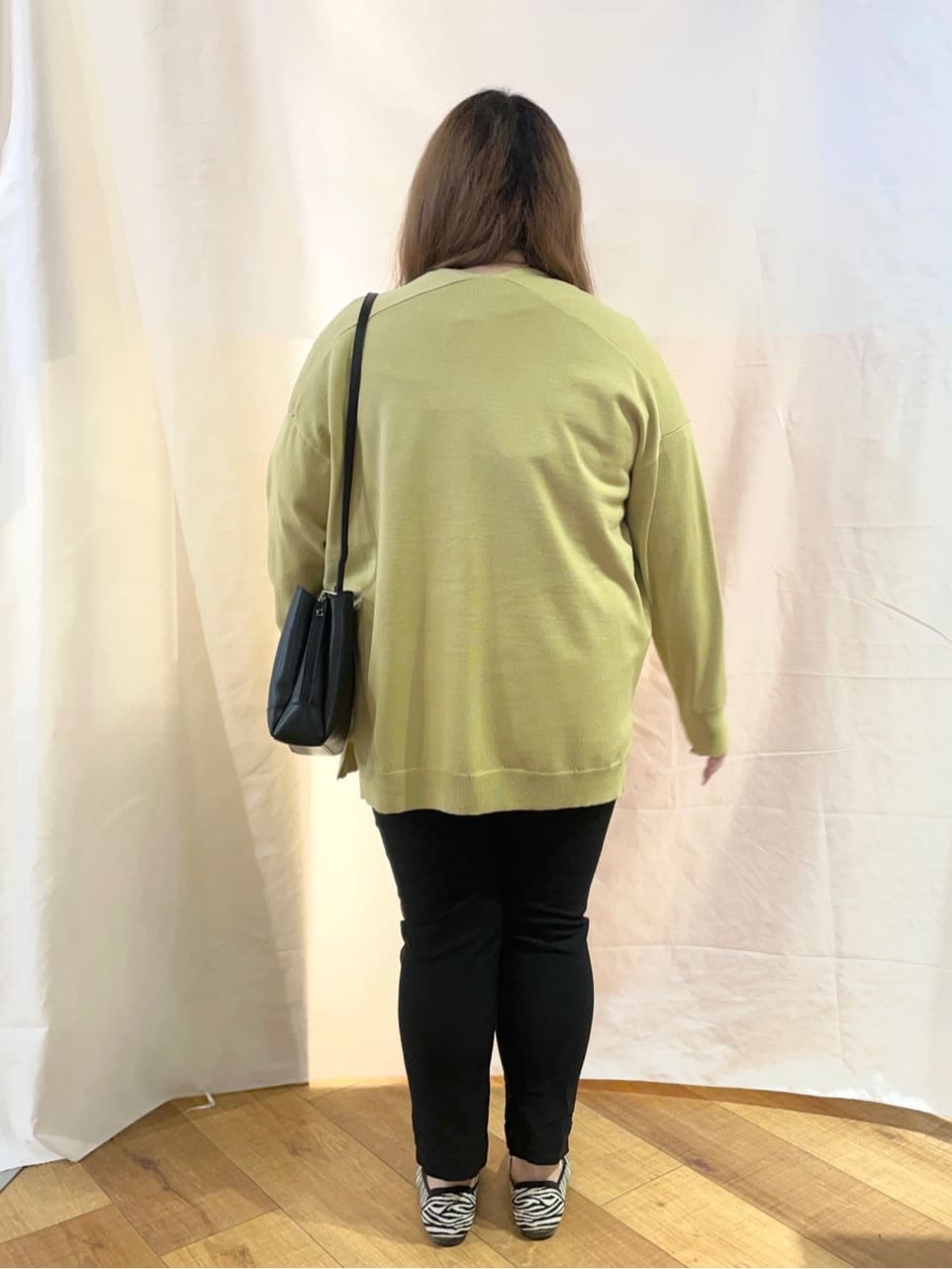 Risaさんの「SHOO･LA･RUE｜【SS-3L/無理せずスリム】 ぐんぐん伸びる イージーテーパードパンツ」を使ったコーディネート