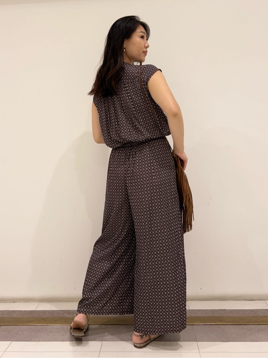 YURIさんの「UNTITLED｜【洗える通勤スーツ】レジェールギャバ　ストレッチカラーレスジャケット」を使ったコーディネート