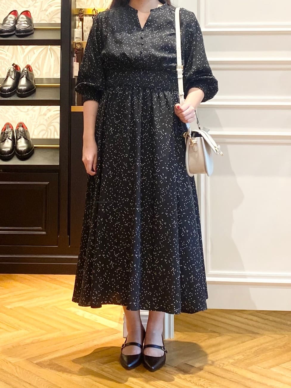 c.wさんの「DRESSTERIOR｜◆【洗える/ウエストゴム】ウエストシャーリングドットワンピース」を使ったコーディネート