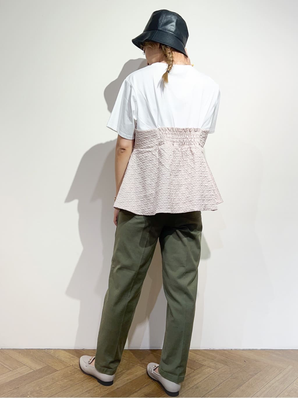 meeさんの「OPAQUE.CLIP｜ストレッチベイカーパンツ／オーガニックコットン混【洗濯機洗い可／ストレッチ】」を使ったコーディネート