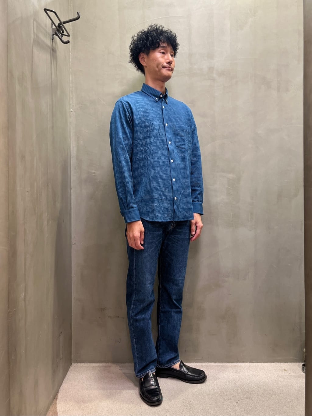 mutoさんの「TAKEO KIKUCHI｜【モンスターストレッチ】日本製 ウォッシュド デニムパンツ」を使ったコーディネート