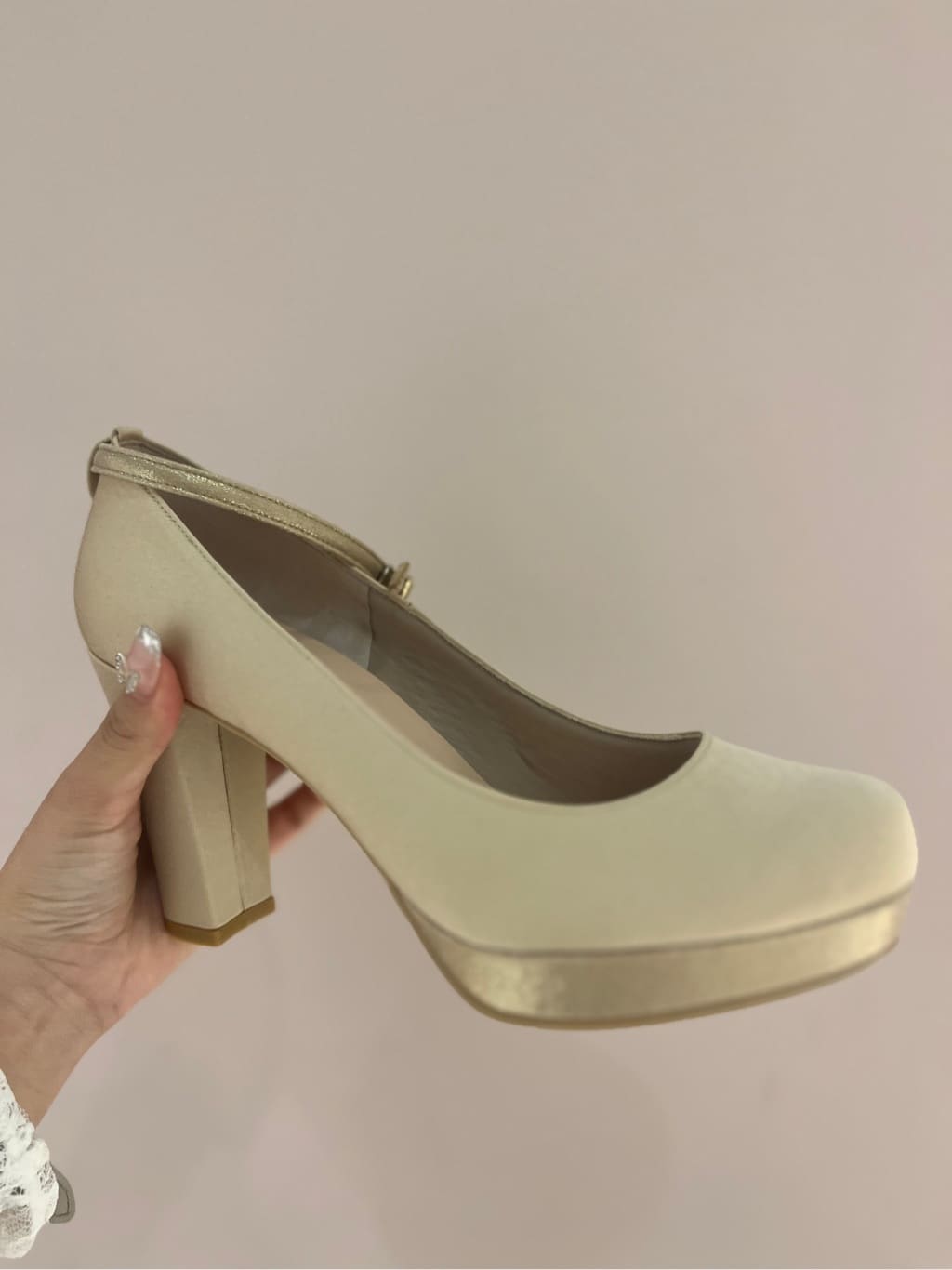 neinaさんの「ESPERANZA｜3WAYチャンキーヒールパンプス」を使ったコーディネート