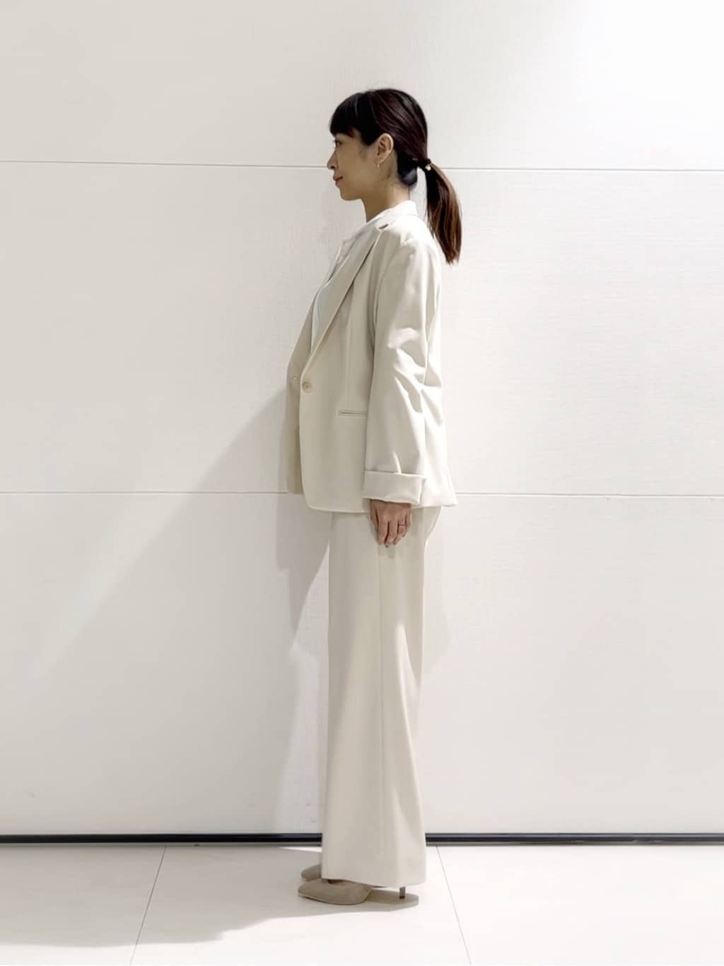 𝑹𝑶𝑴𝑰さんの「INDIVI｜」を使ったコーディネート