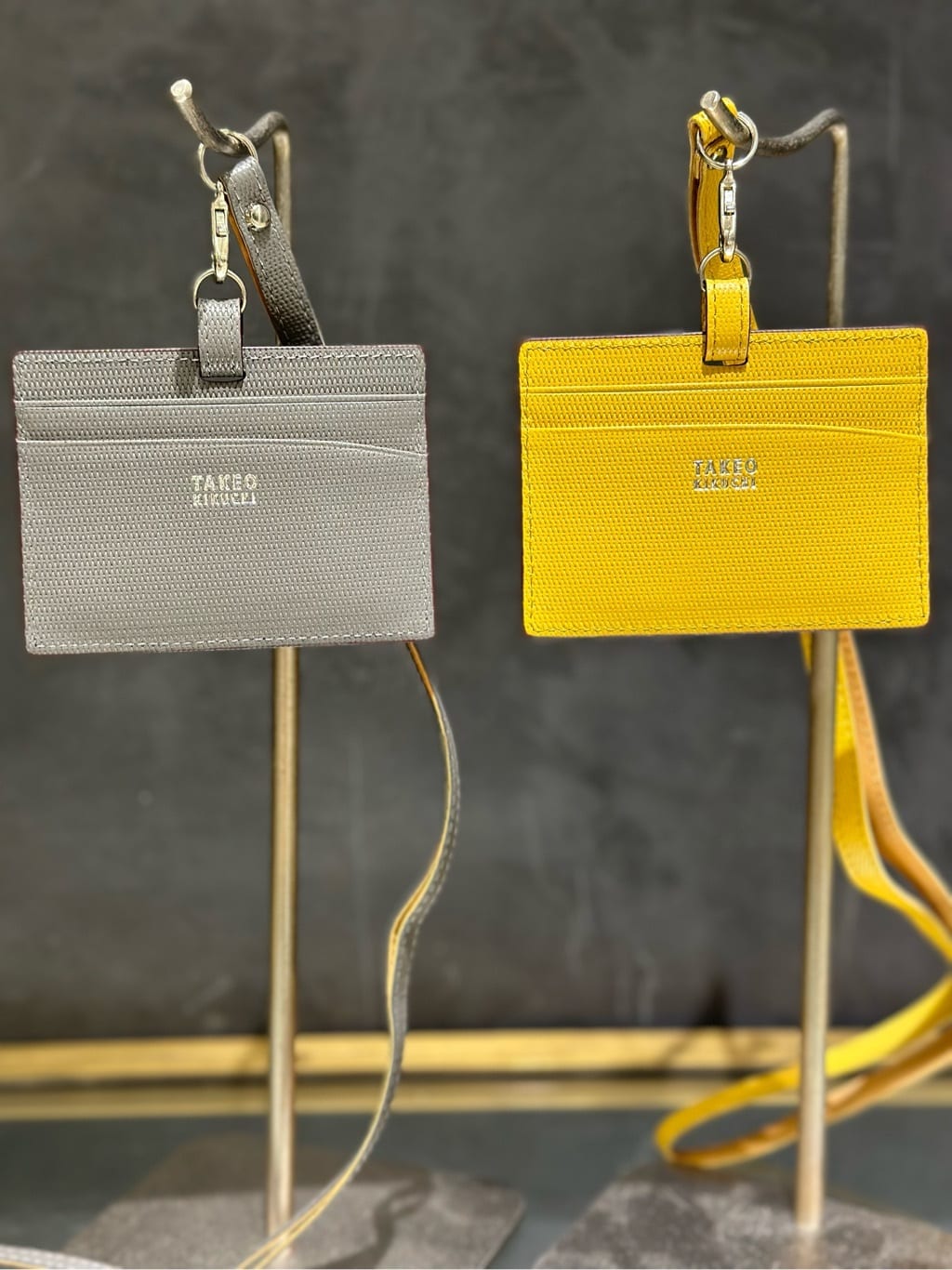 オノアサミさんの「TAKEO KIKUCHI｜【ソフト＆ナチュラル】ミニメッシュ レザー　ラウンドファスナー長財布」を使ったコーディネート