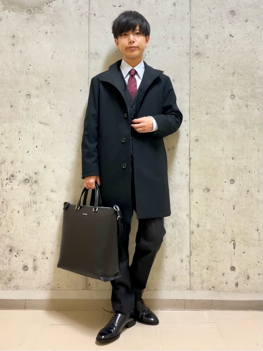 すずきさんの「TAKEO KIKUCHI｜【ナローモデル】シャイニー ヘリンボン ストライプ スーツ/3ピース対応可」を使ったコーディネート