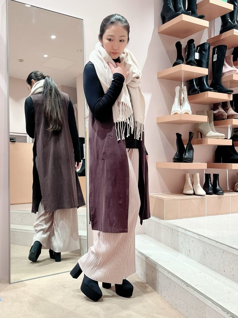 kaoriさんの「ESPERANZA｜洗えるシンプルカラーストール 累計販売約5000枚【防寒／マフラー／無地／ギフト】」を使ったコーディネート