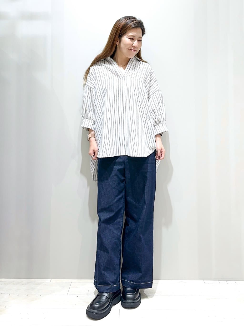 Iguさんの「THE SHOP TK｜【美脚/オ―ルシーズン】デニムマリンパンツ/洗濯機OK」を使ったコーディネート