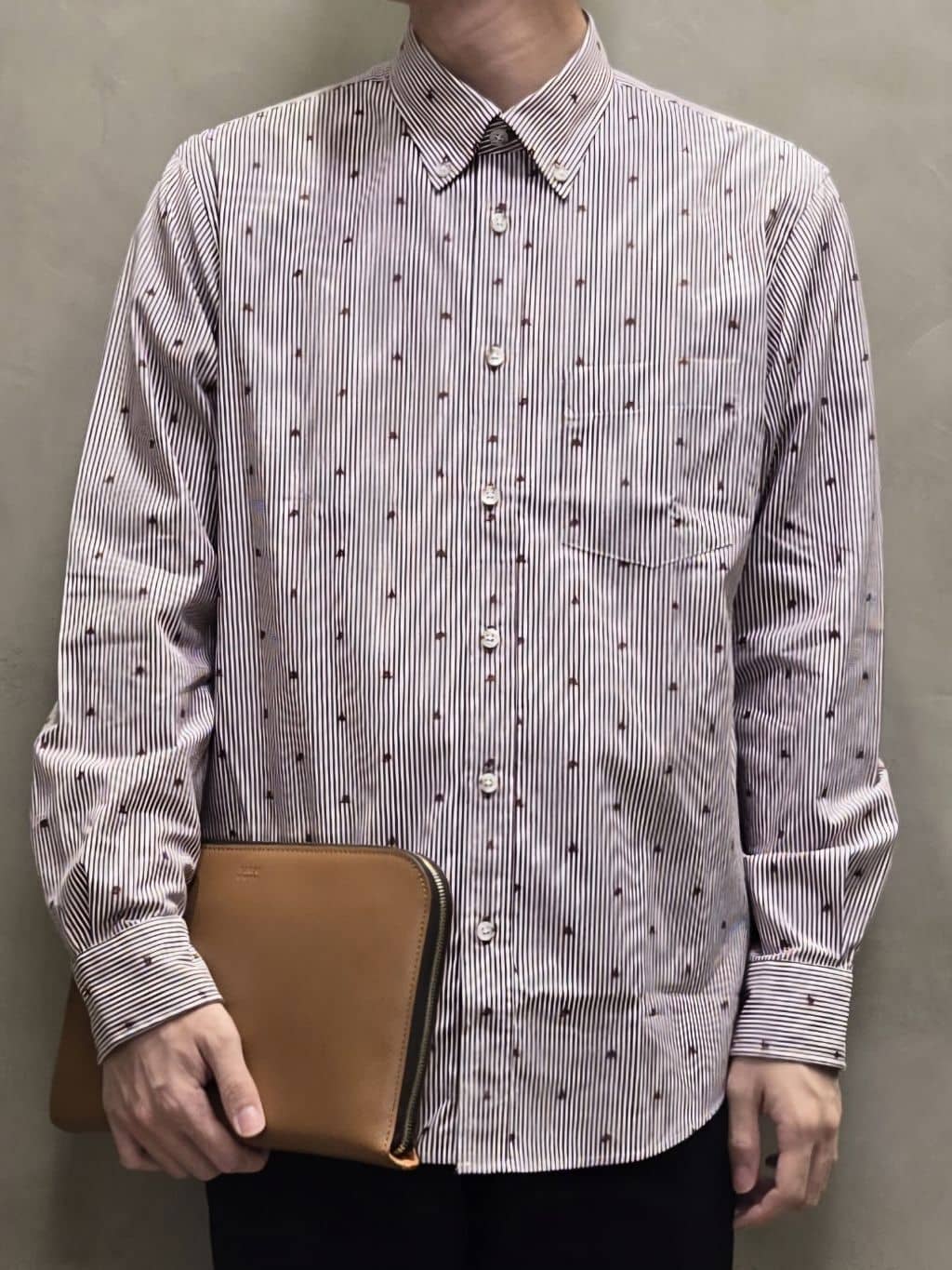 白木駆さんの「TAKEO KIKUCHI｜ハットモチーフ ジャカード ストライプ シャツ」を使ったコーディネート